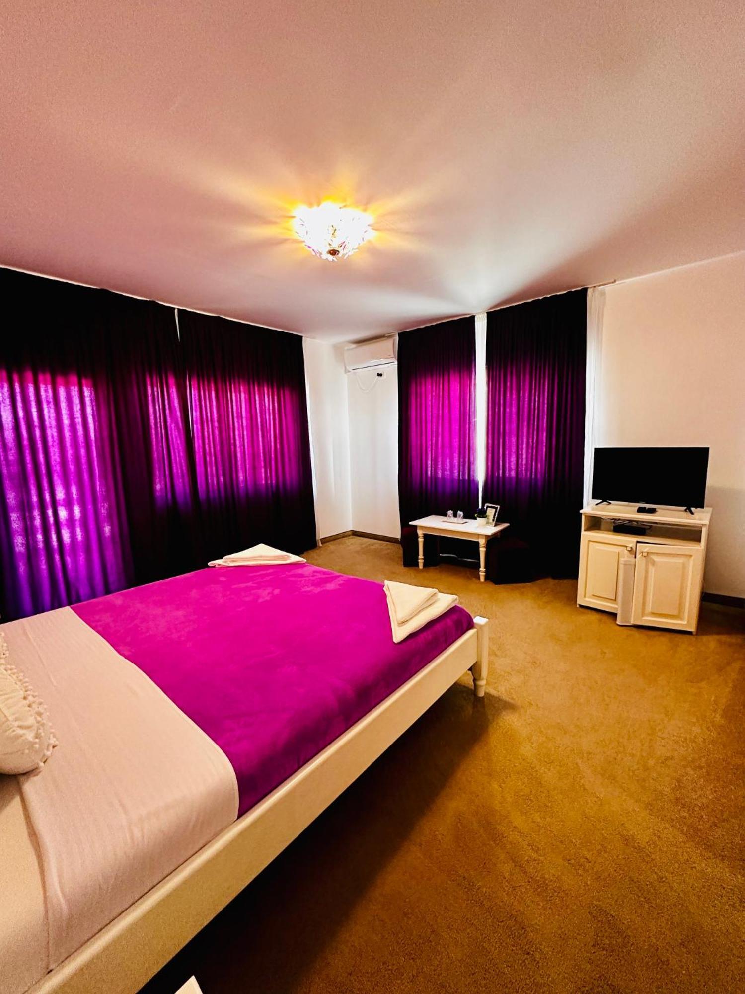 Pensiunea Fabian Hotel Юриловка Екстериор снимка